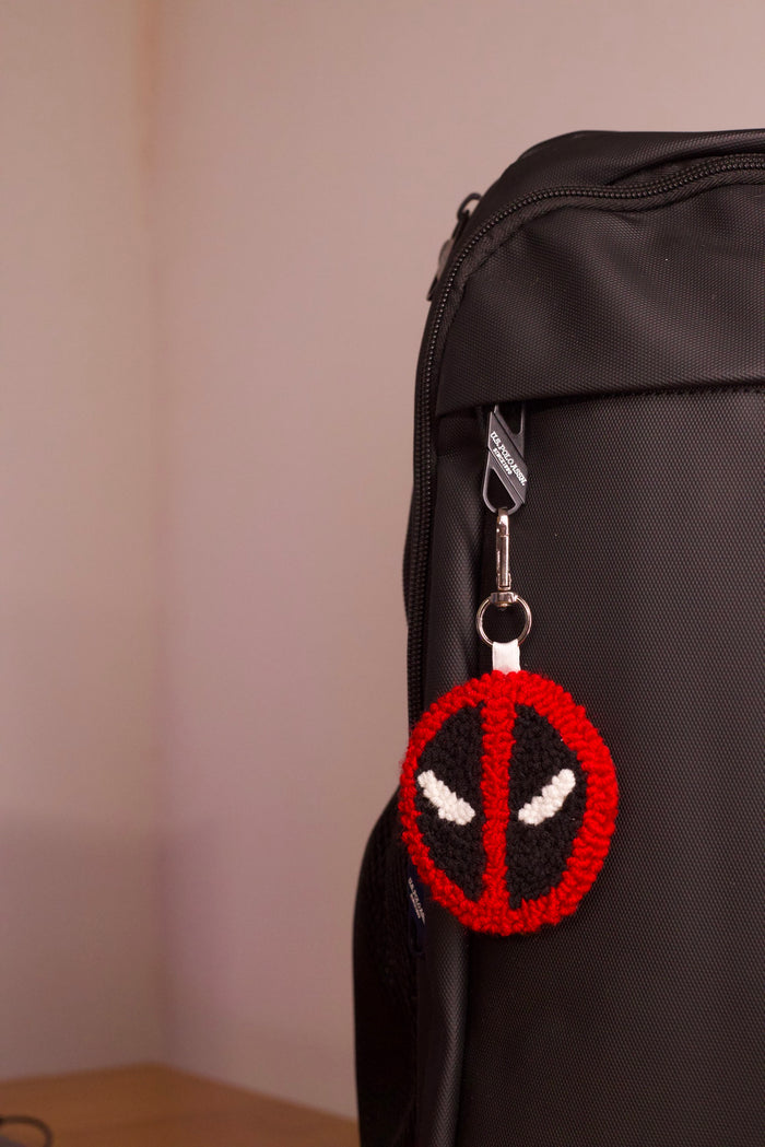 Deadpool Charm – Punch Needle, 8 cm