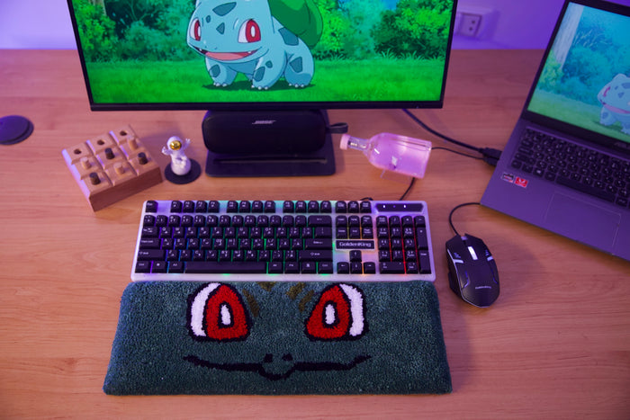 Bulbasaur (Pokémon) Desk Rug – Hand-tufted, 45 × 17 cm