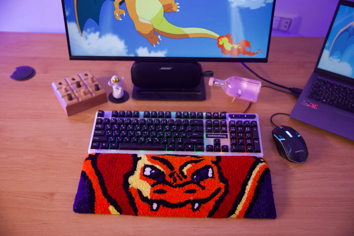 Charizard (Pokémon) Desk Rug – Hand-tufted, 45 × 17 cm