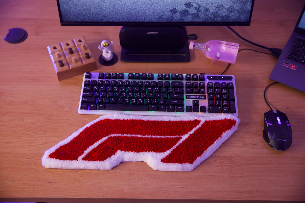 F1 Desk Rug – Hand-tufted, 45 × 17 cm