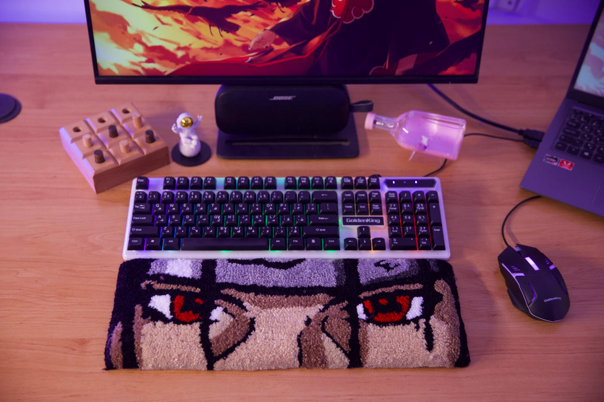 Itachi (Naruto) Desk Rug – Hand-tufted, 45 × 17 cm
